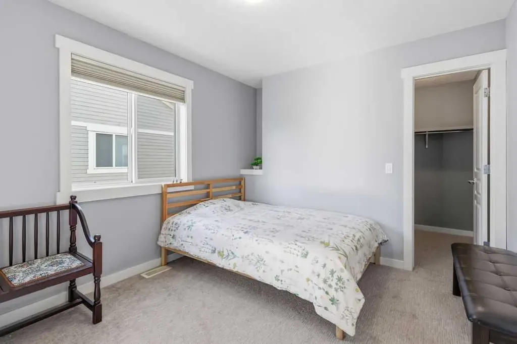 122 Ypres Green SW Calgary AB T2T 6M1