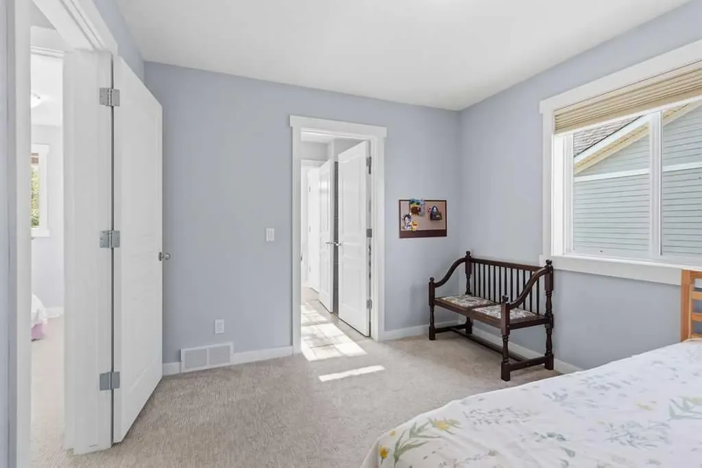 122 Ypres Green SW Calgary AB T2T 6M1