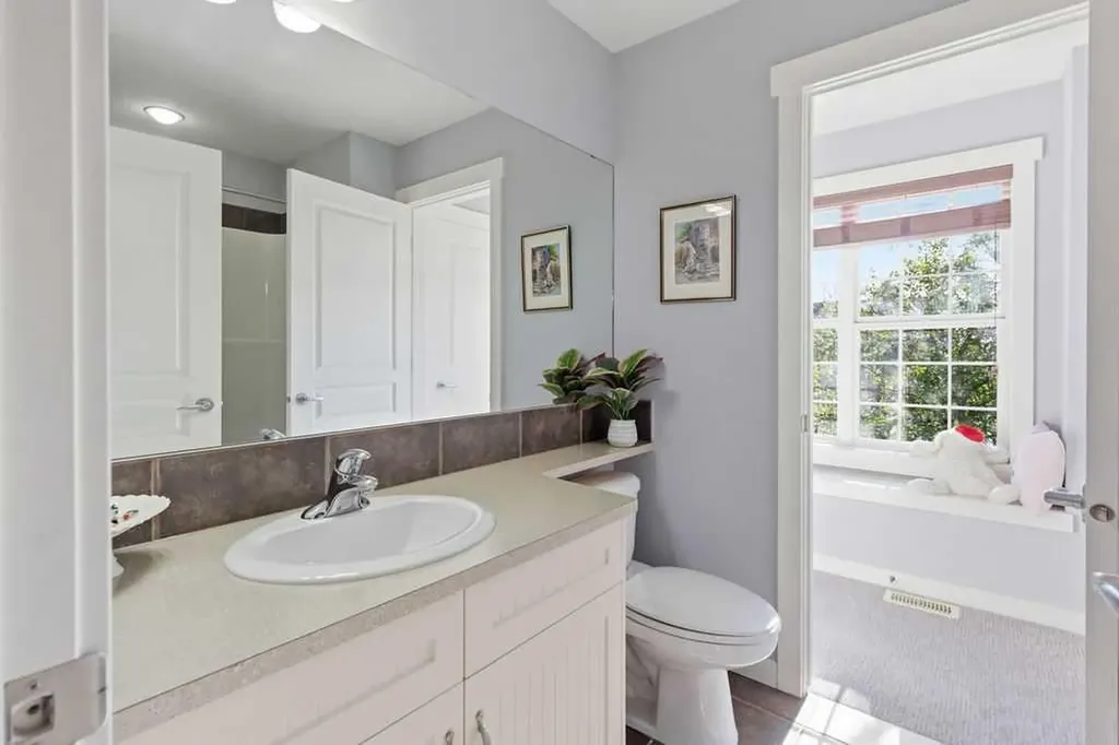 122 Ypres Green SW Calgary AB T2T 6M1