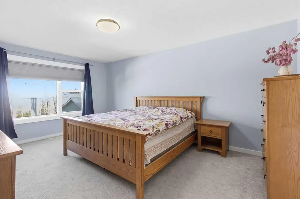 122 Ypres Green SW Calgary AB T2T 6M1