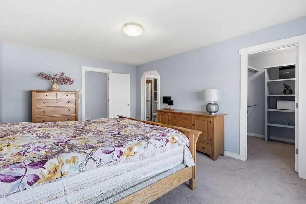 122 Ypres Green SW Calgary AB T2T 6M1