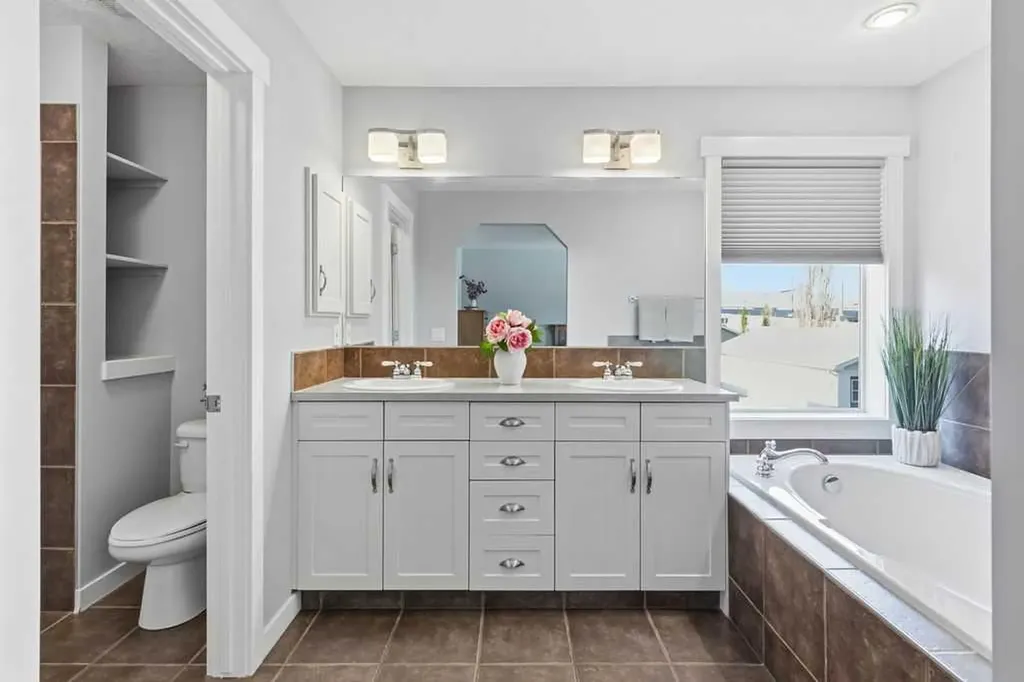 122 Ypres Green SW Calgary AB T2T 6M1