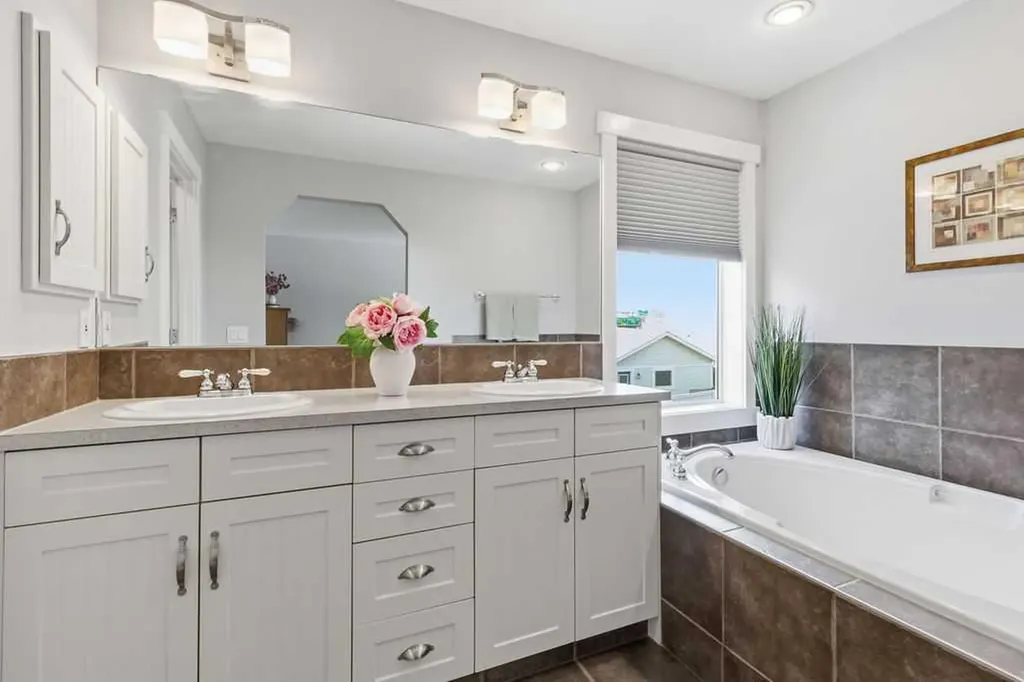 122 Ypres Green SW Calgary AB T2T 6M1