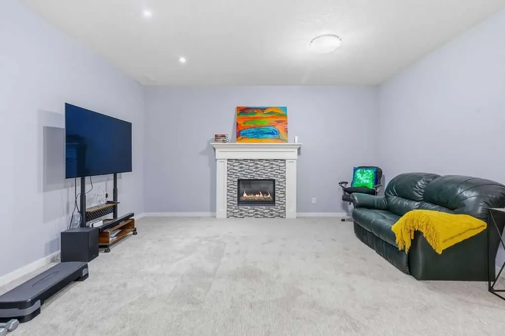 122 Ypres Green SW Calgary AB T2T 6M1