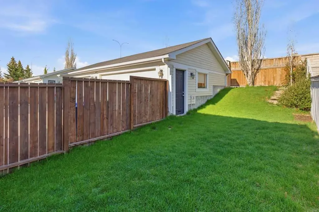 122 Ypres Green SW Calgary AB T2T 6M1