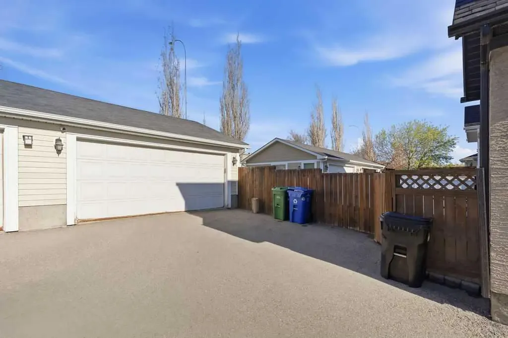 122 Ypres Green SW Calgary AB T2T 6M1