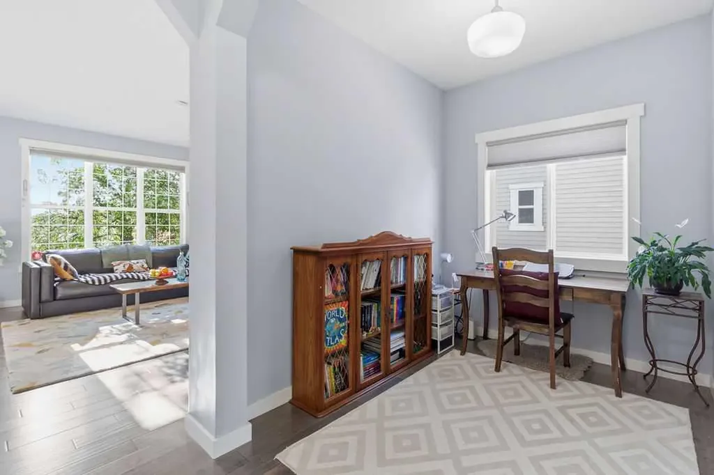122 Ypres Green SW Calgary AB T2T 6M1