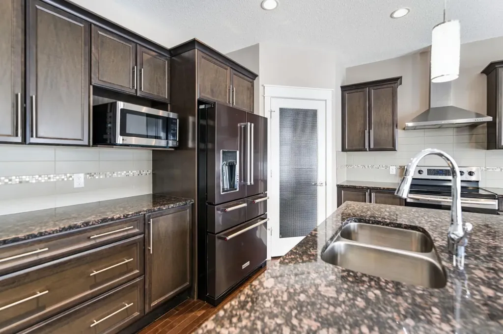 205 Van Slyke Way Red Deer AB T4R 0N7