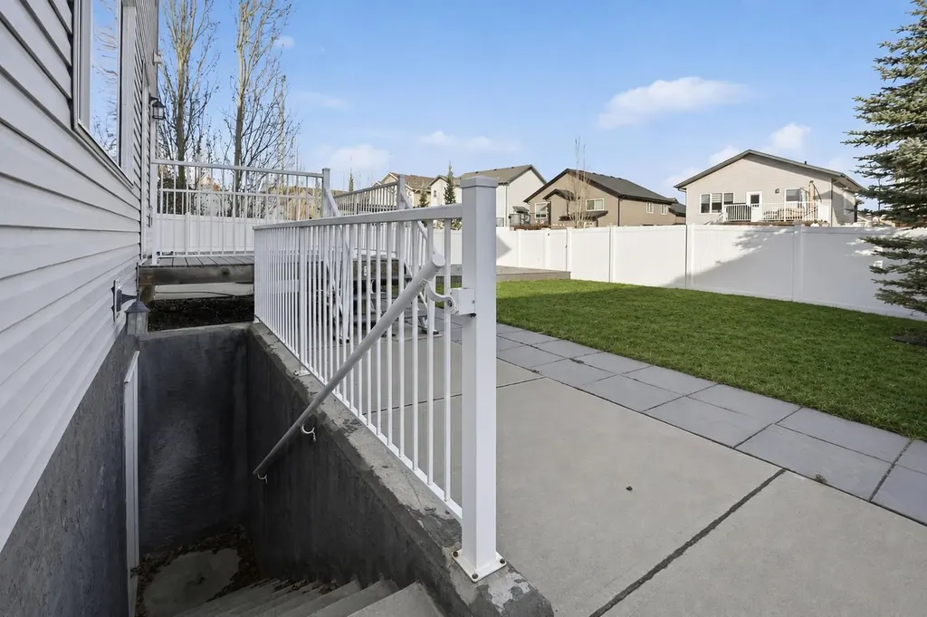 205 Van Slyke Way Red Deer AB T4R 0N7