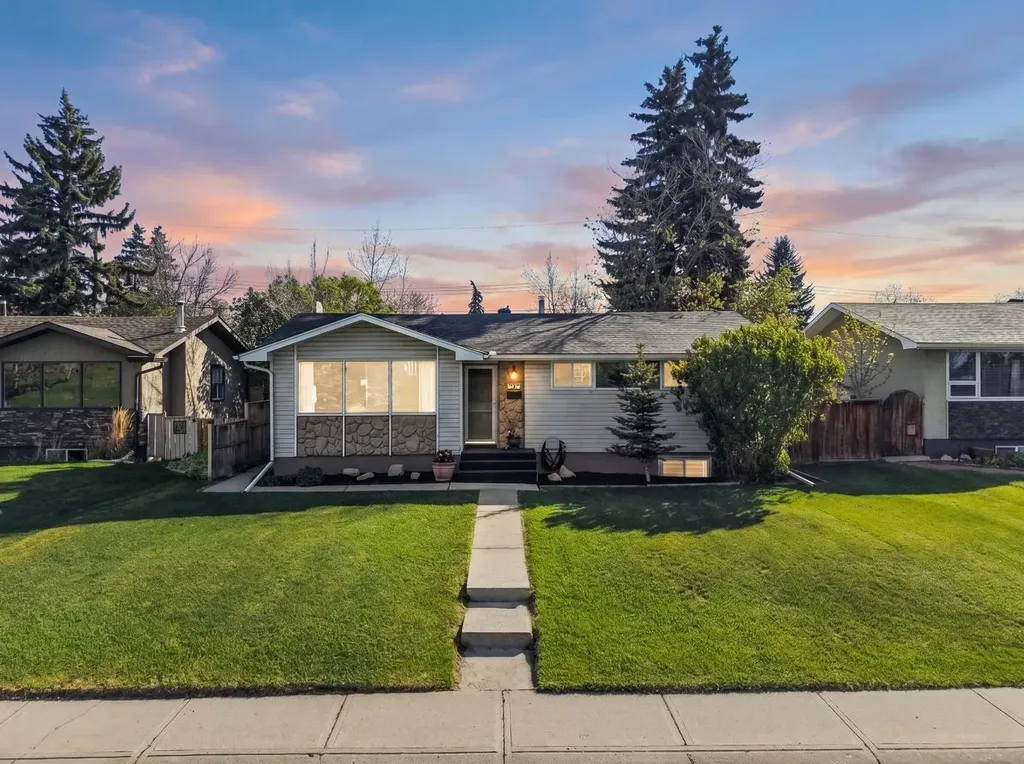 2420 Langriville Drive SW Calgary AB T3E 5G8
