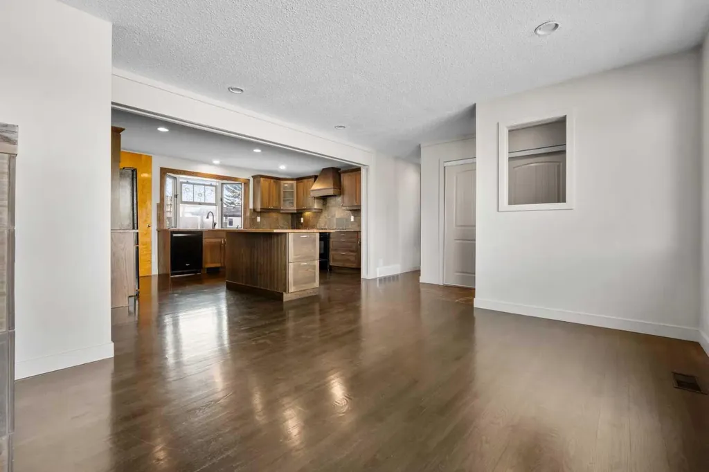 2420 Langriville Drive SW Calgary AB T3E 5G8