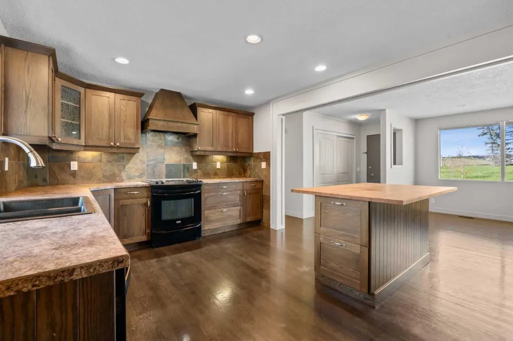 2420 Langriville Drive SW Calgary AB T3E 5G8