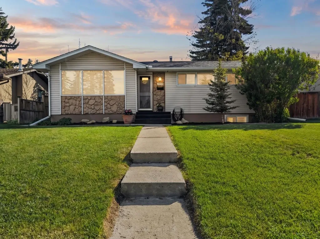 2420 Langriville Drive SW Calgary AB T3E 5G8