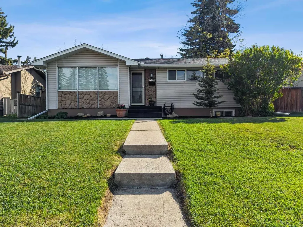 2420 Langriville Drive SW Calgary AB T3E 5G8
