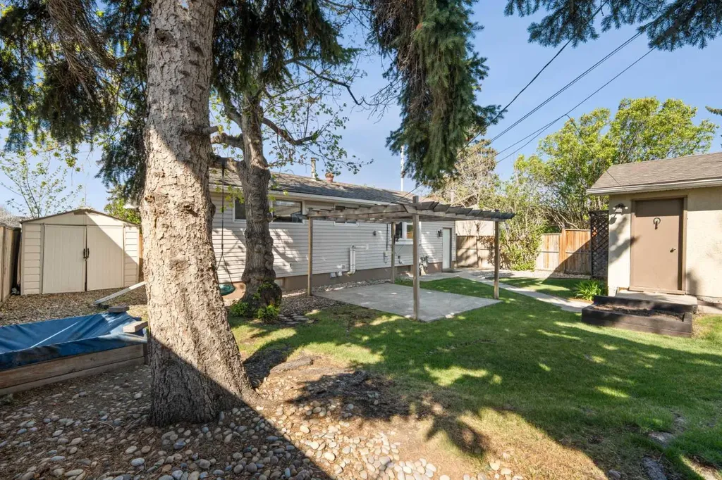 2420 Langriville Drive SW Calgary AB T3E 5G8