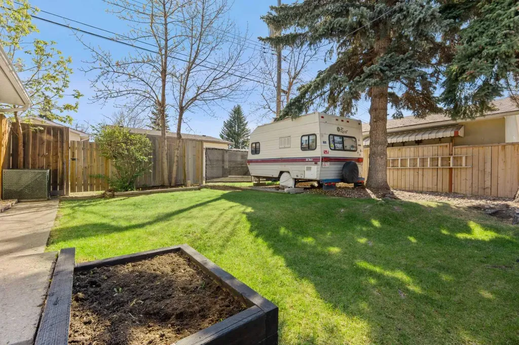 2420 Langriville Drive SW Calgary AB T3E 5G8