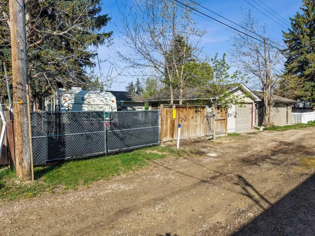 2420 Langriville Drive SW Calgary AB T3E 5G8