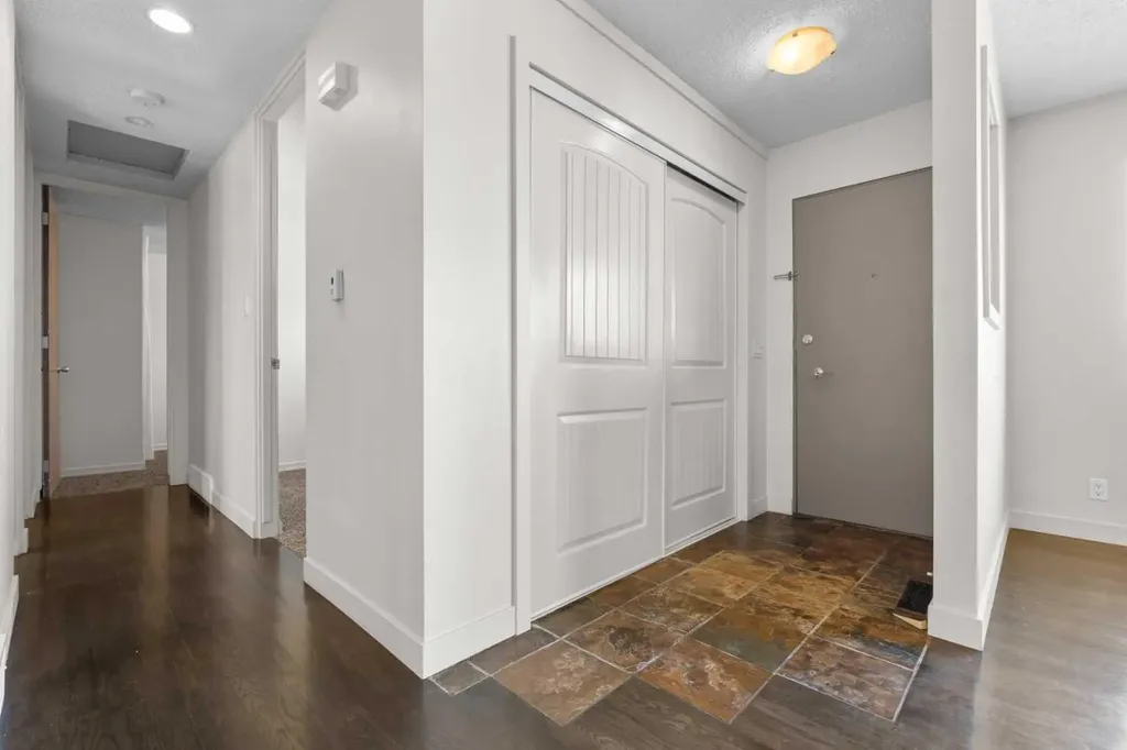 2420 Langriville Drive SW Calgary AB T3E 5G8