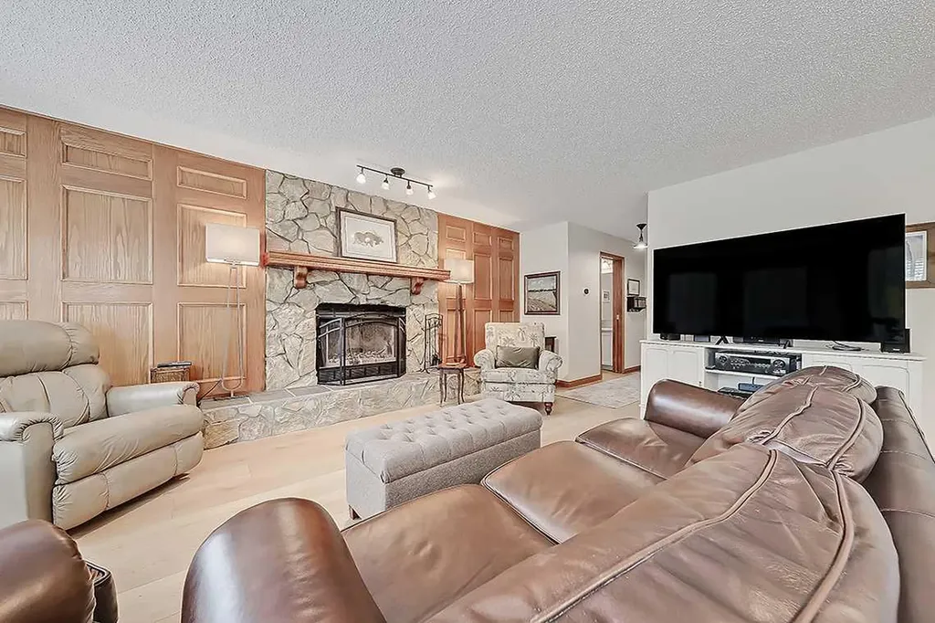 42 Sundown Close SE Calgary AB T2X 2X3