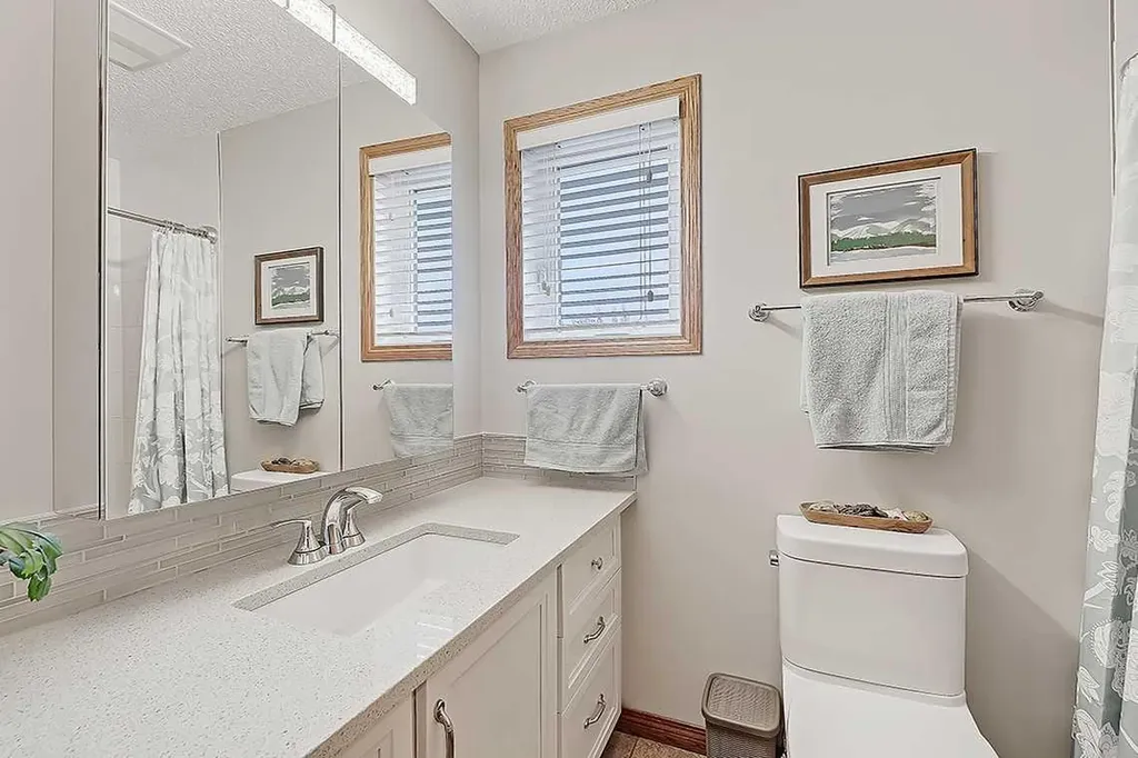 42 Sundown Close SE Calgary AB T2X 2X3