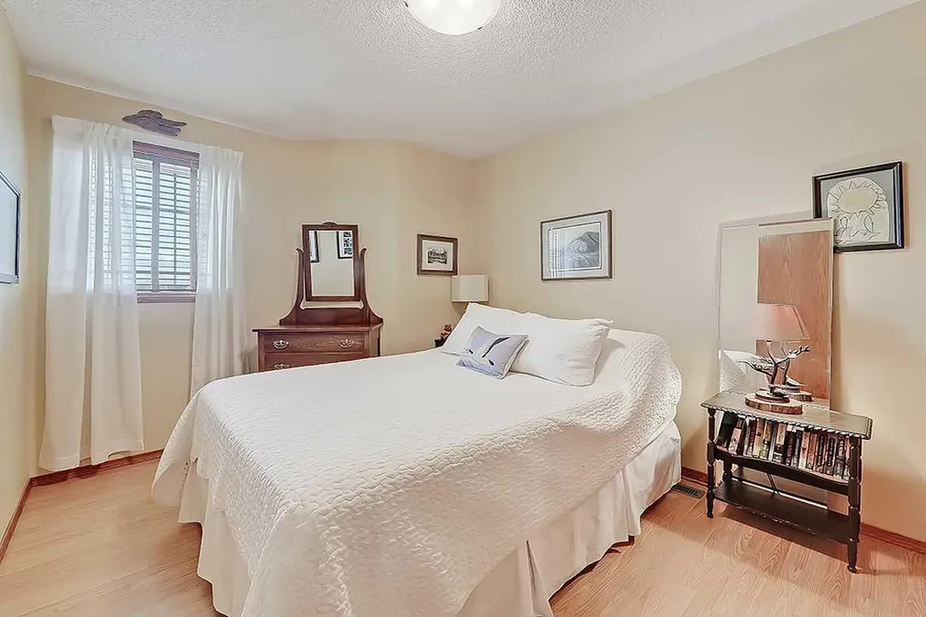 42 Sundown Close SE Calgary AB T2X 2X3