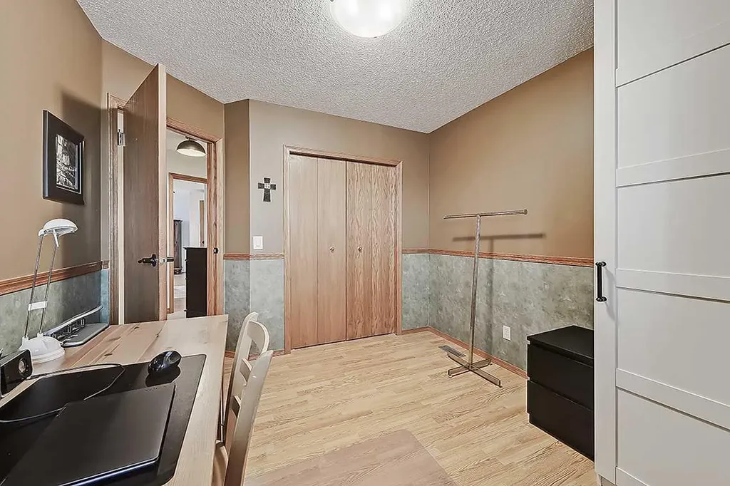 42 Sundown Close SE Calgary AB T2X 2X3