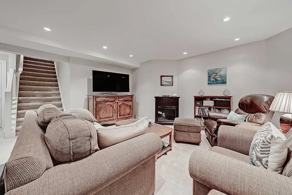 42 Sundown Close SE Calgary AB T2X 2X3
