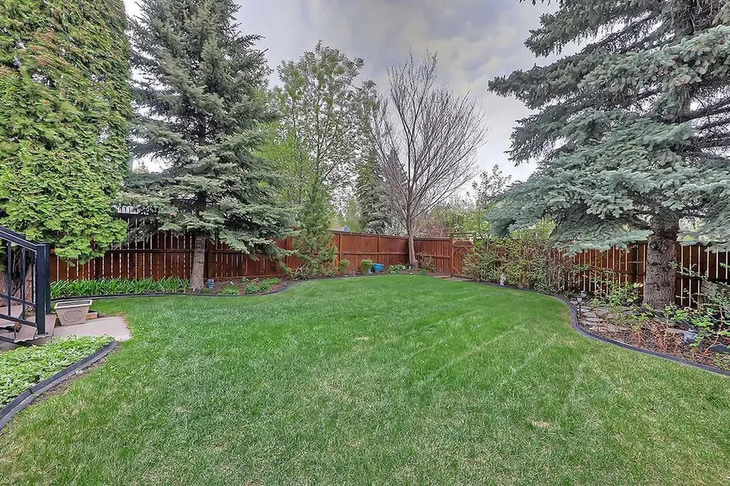 42 Sundown Close SE Calgary AB T2X 2X3