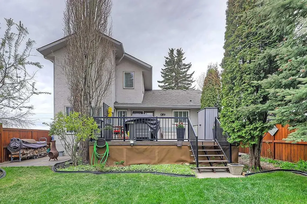 42 Sundown Close SE Calgary AB T2X 2X3