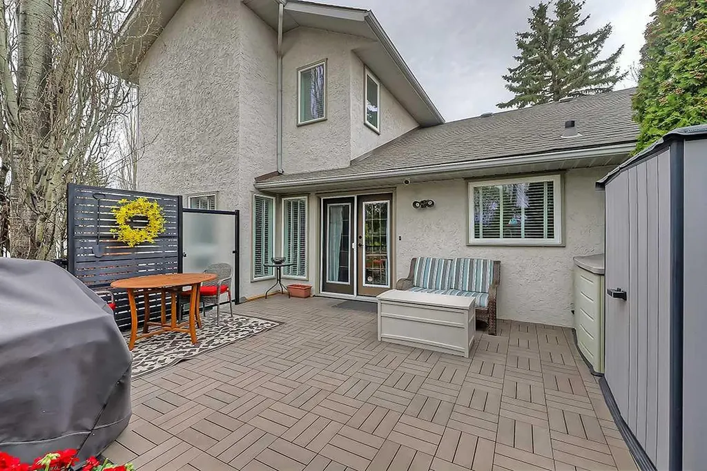 42 Sundown Close SE Calgary AB T2X 2X3