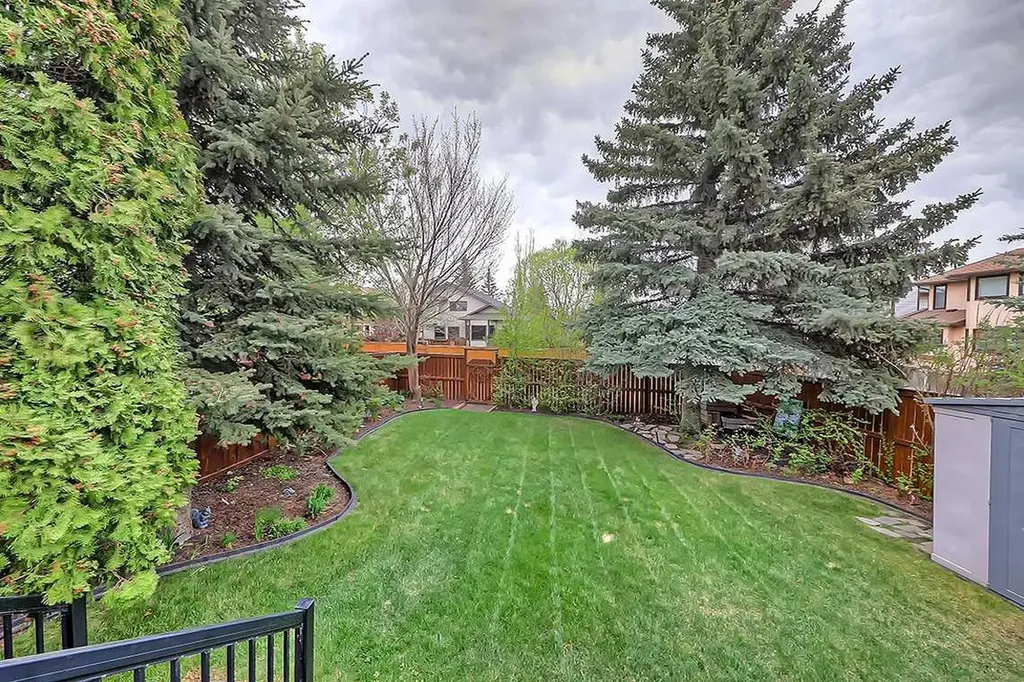 42 Sundown Close SE Calgary AB T2X 2X3