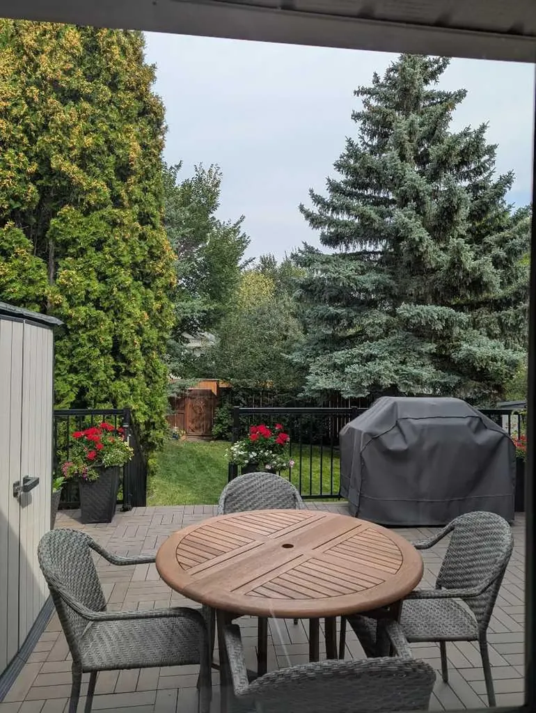 42 Sundown Close SE Calgary AB T2X 2X3