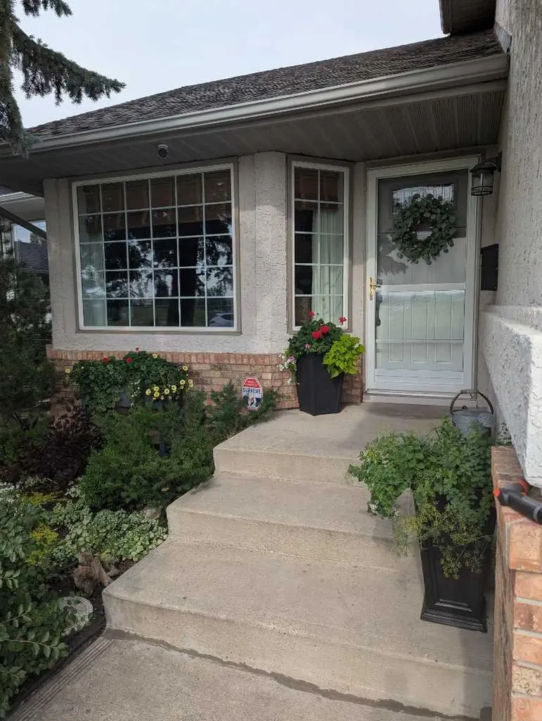 42 Sundown Close SE Calgary AB T2X 2X3