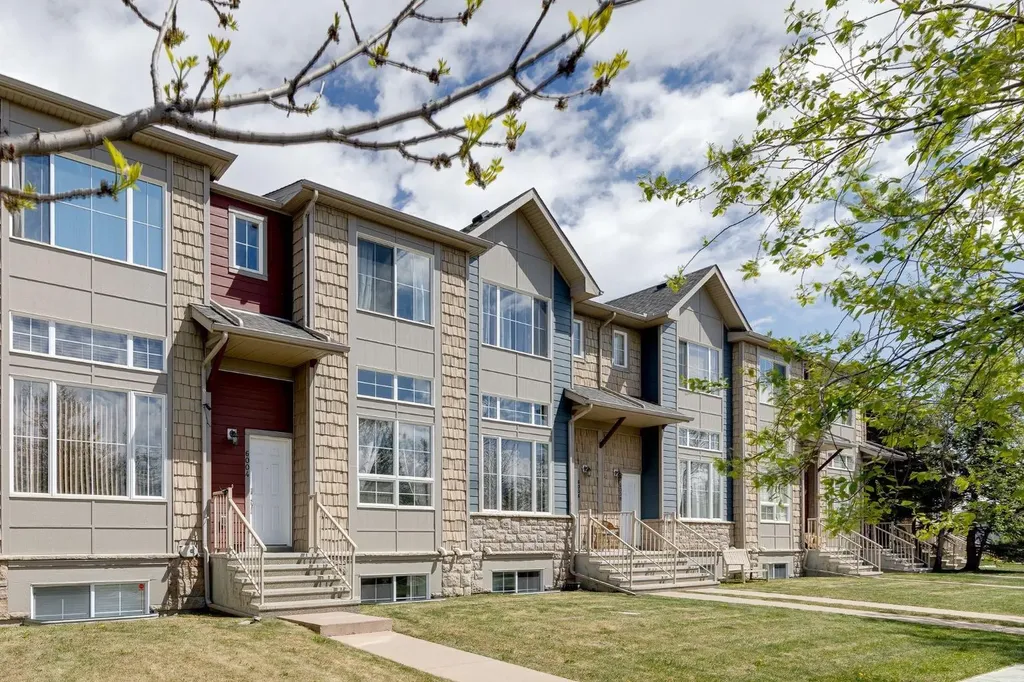2370 Bayside Road SW Airdrie AB T4B 0N1