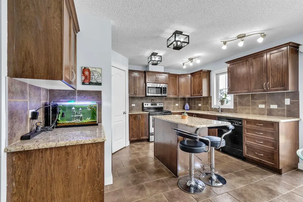 2370 Bayside Road SW Airdrie AB T4B 0N1