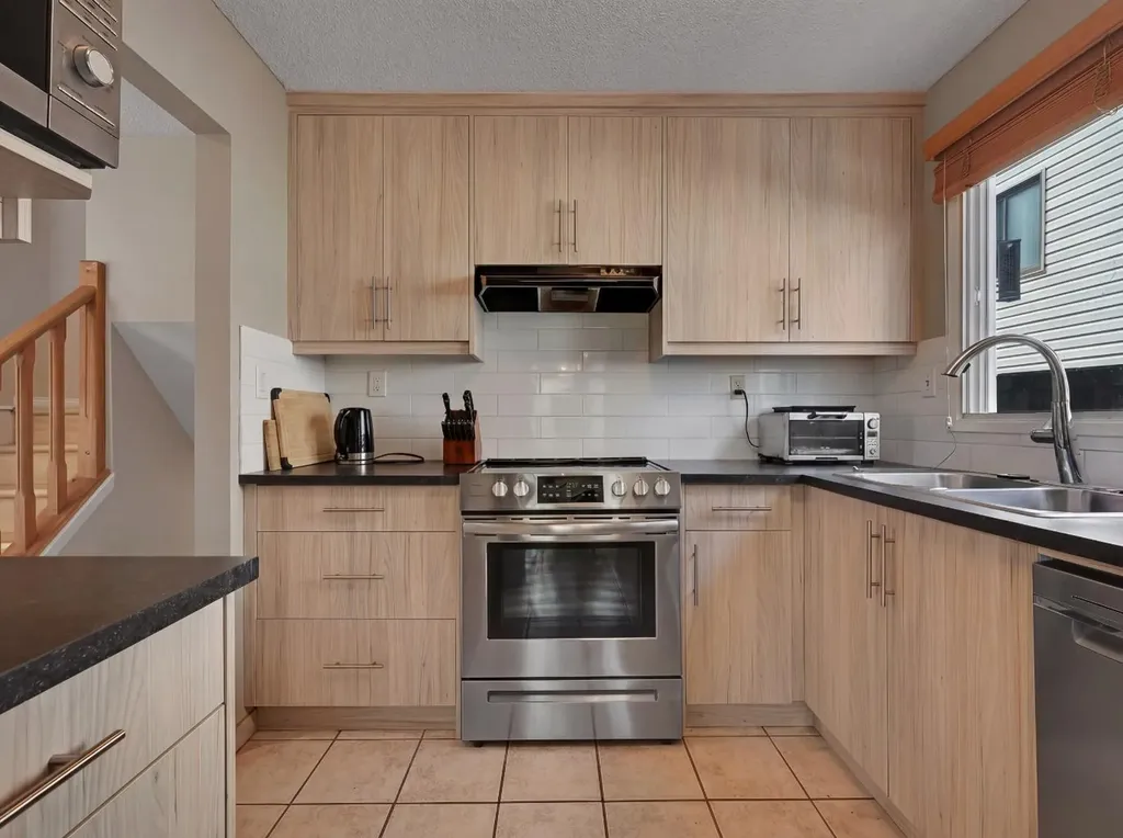 160 Strathcona Close SW Calgary AB T3H 1L3