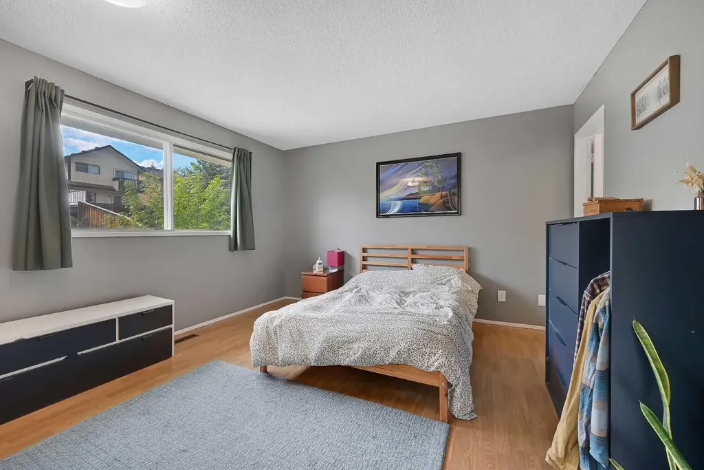 160 Strathcona Close SW Calgary AB T3H 1L3