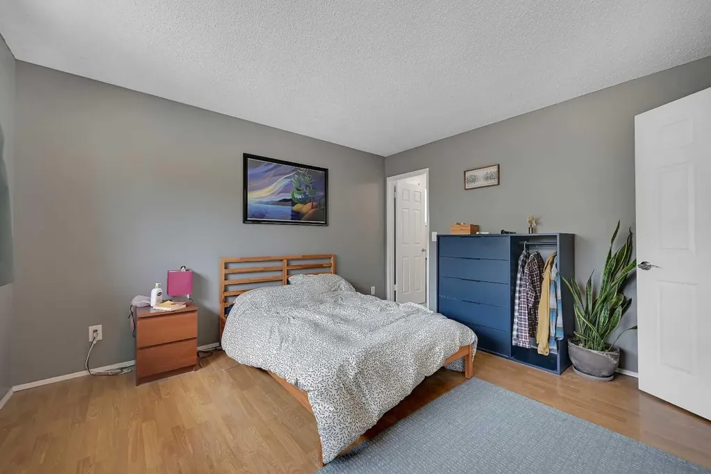 160 Strathcona Close SW Calgary AB T3H 1L3