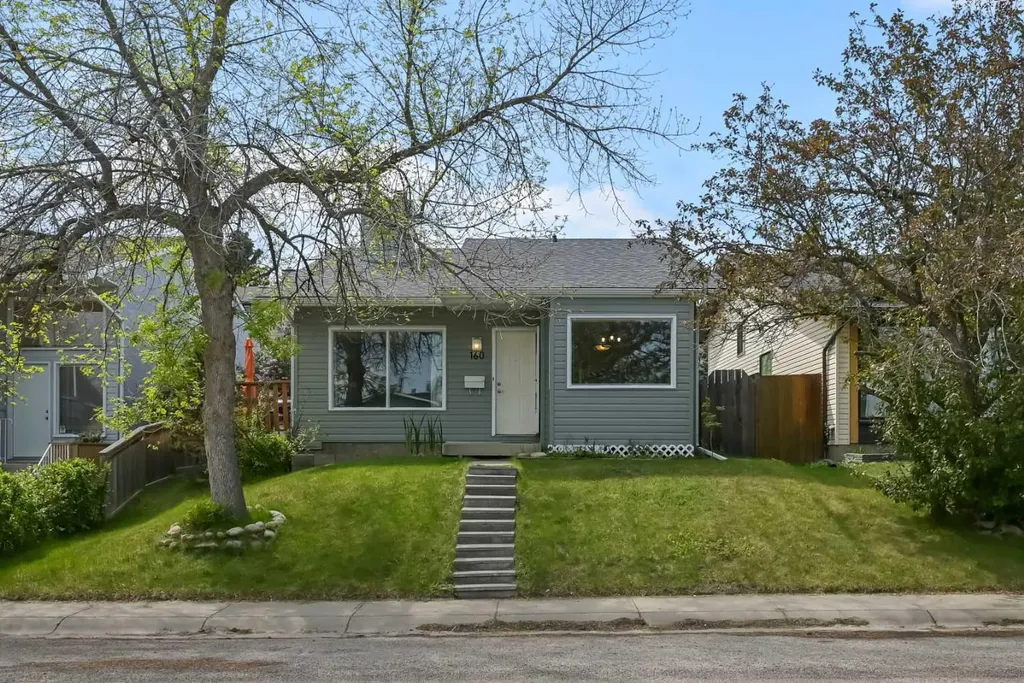 160 Strathcona Close SW Calgary AB T3H 1L3
