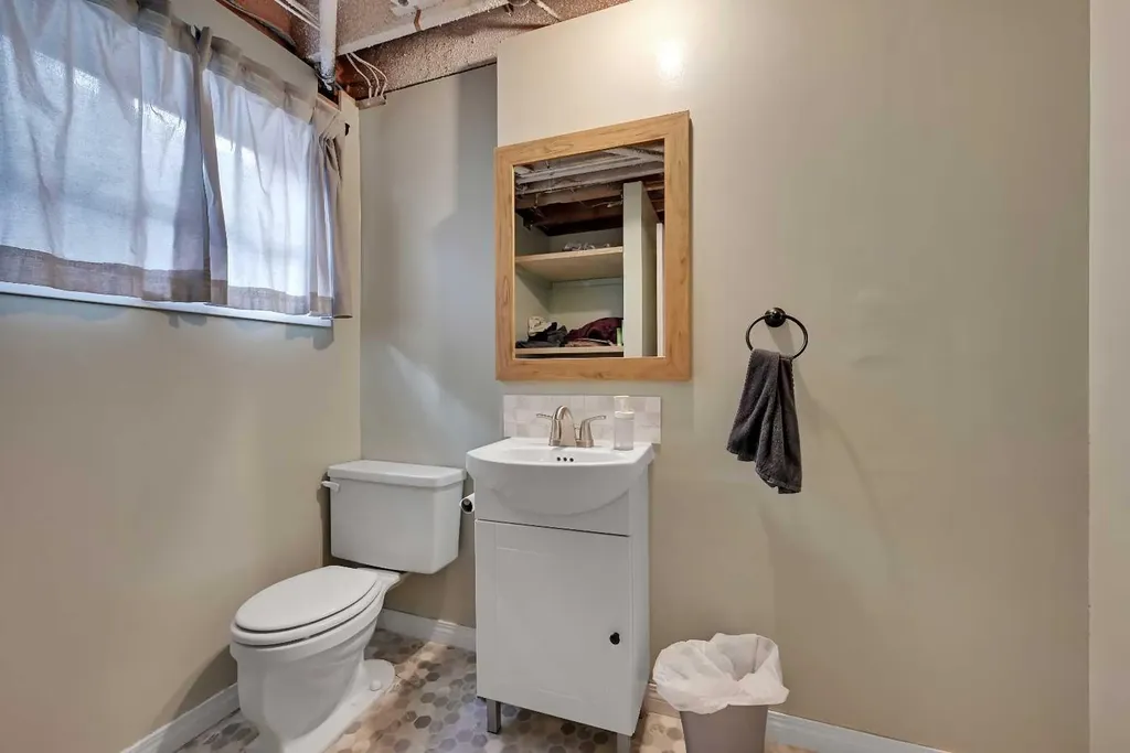 160 Strathcona Close SW Calgary AB T3H 1L3