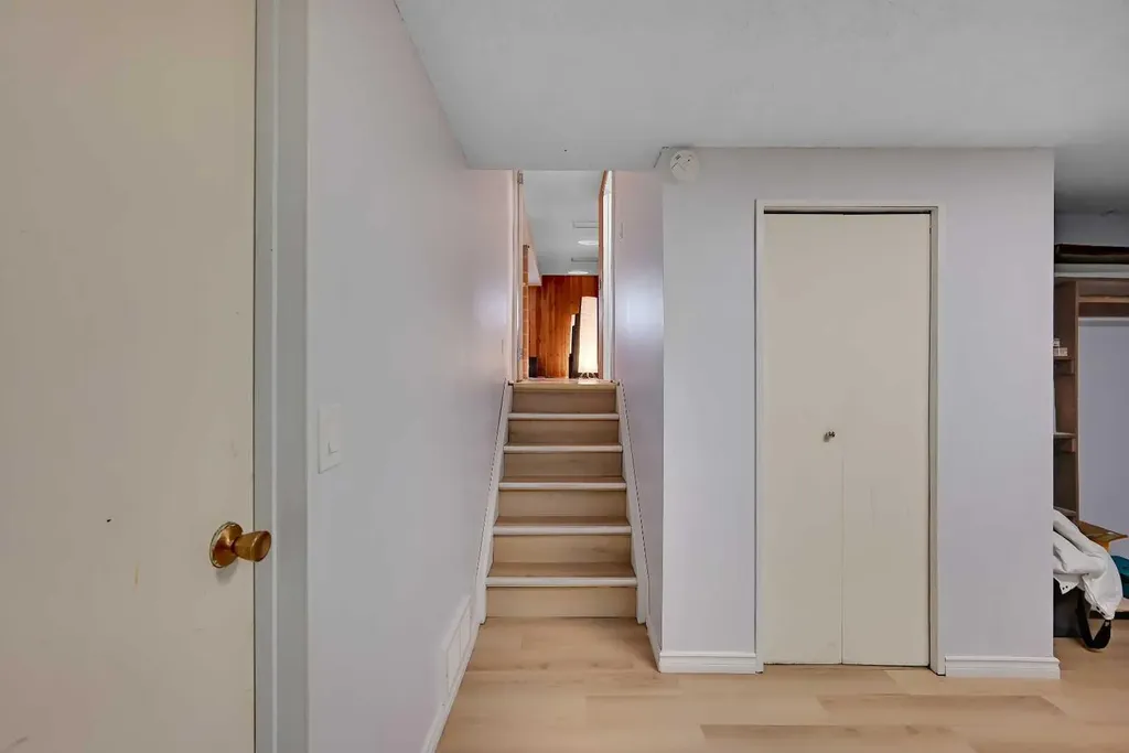 160 Strathcona Close SW Calgary AB T3H 1L3
