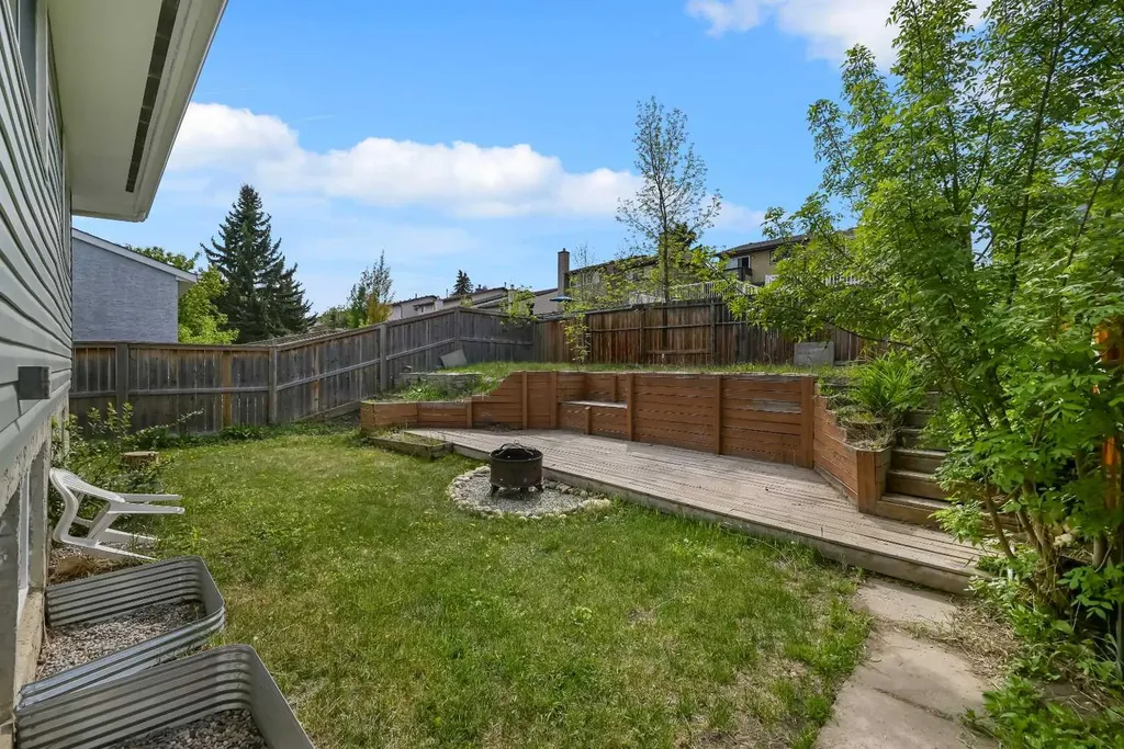 160 Strathcona Close SW Calgary AB T3H 1L3