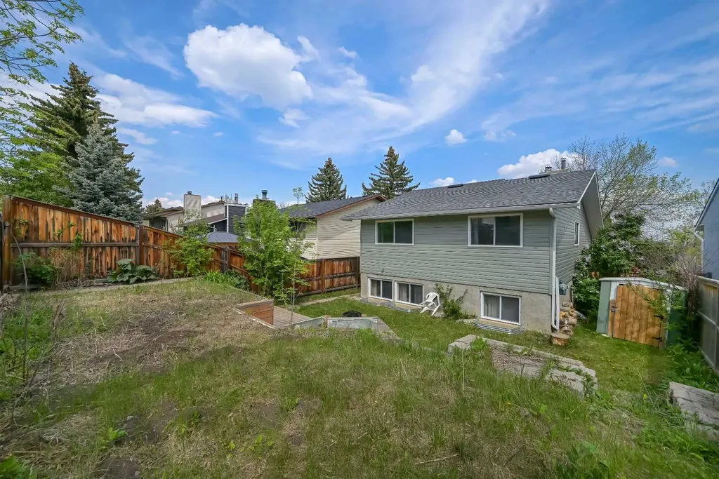 160 Strathcona Close SW Calgary AB T3H 1L3