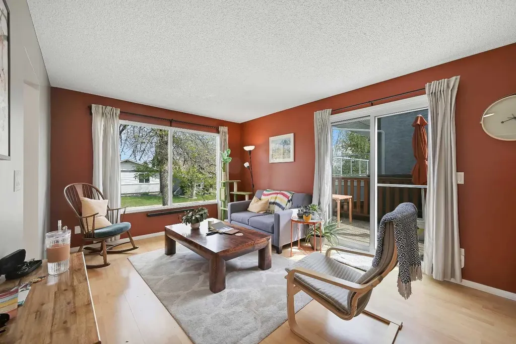 160 Strathcona Close SW Calgary AB T3H 1L3