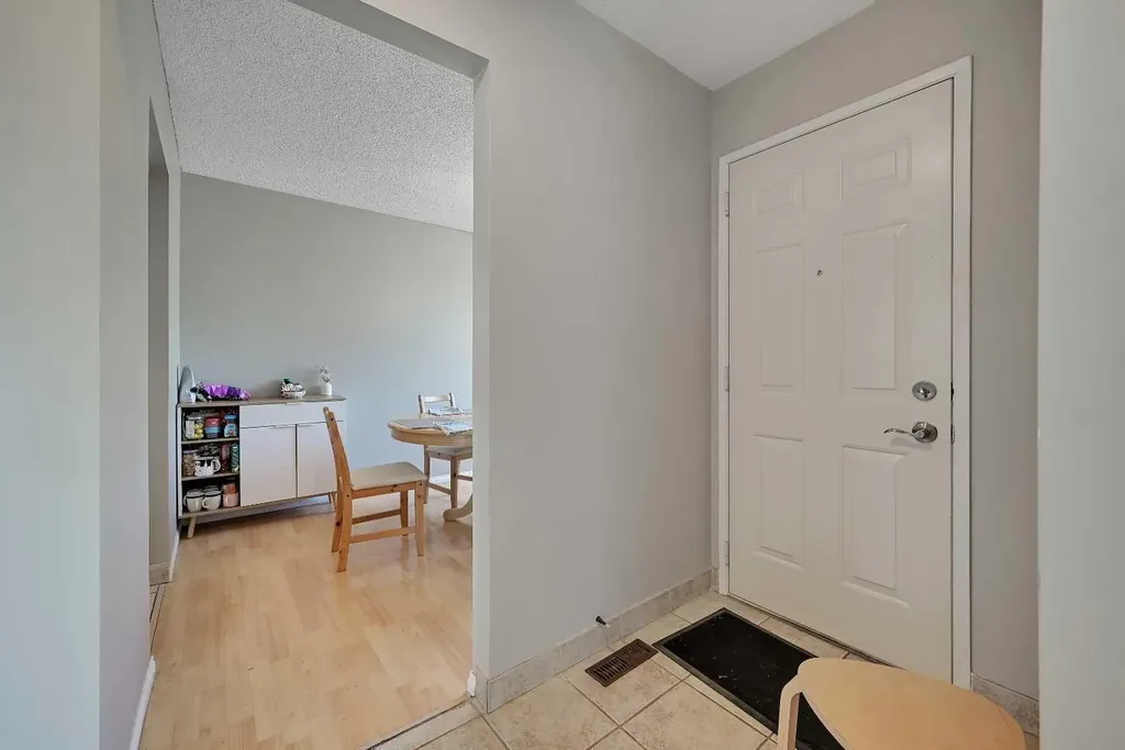 160 Strathcona Close SW Calgary AB T3H 1L3