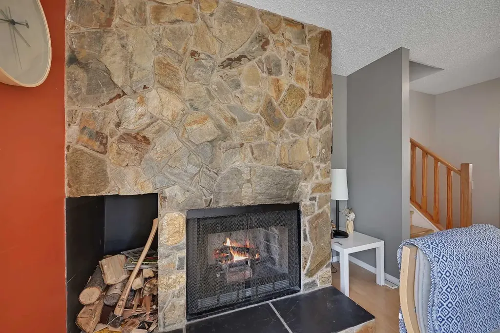 160 Strathcona Close SW Calgary AB T3H 1L3
