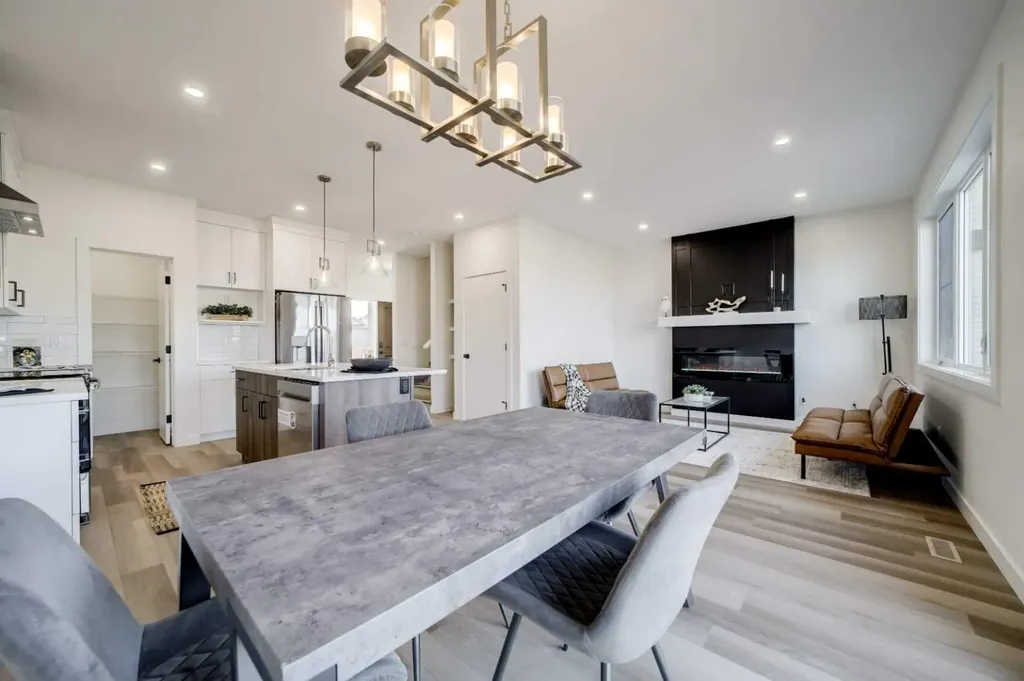 393 Rivergrove Chase W Lethbridge AB T1K 8E9