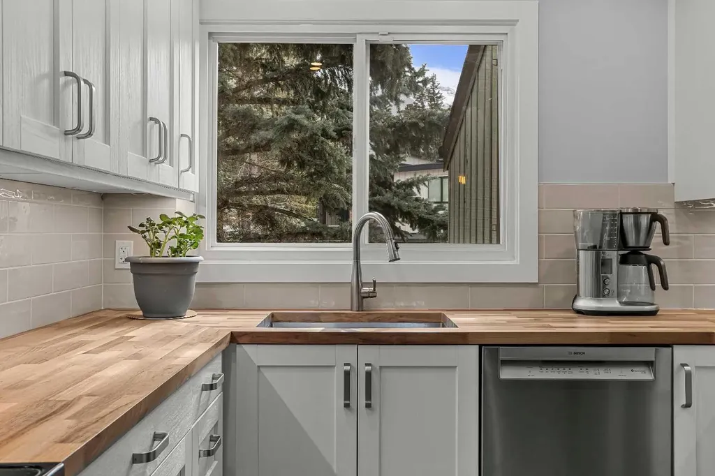 630 3rd Street Canmore AB T1W 2J5