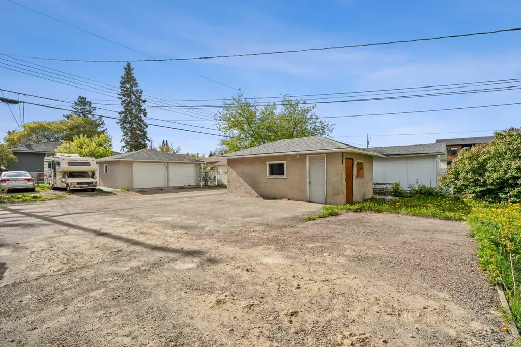 2211 41 Street SE Calgary AB T2B 1C8