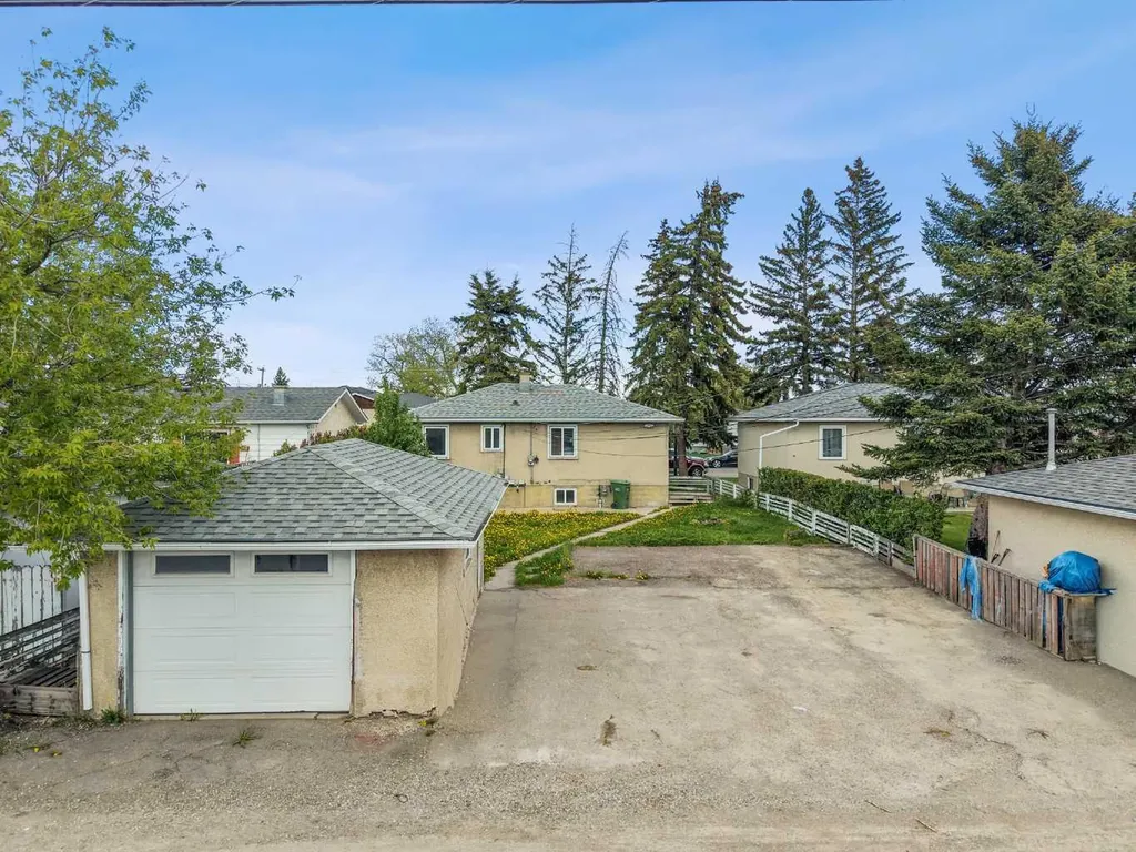 2211 41 Street SE Calgary AB T2B 1C8